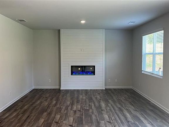 3rd image of 137 Springwood Ln