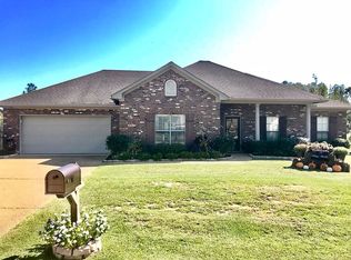 117 Carriage Ln, Florence, MS 39073