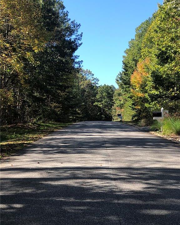 2nd image of 2602 Maple Grove Ln E