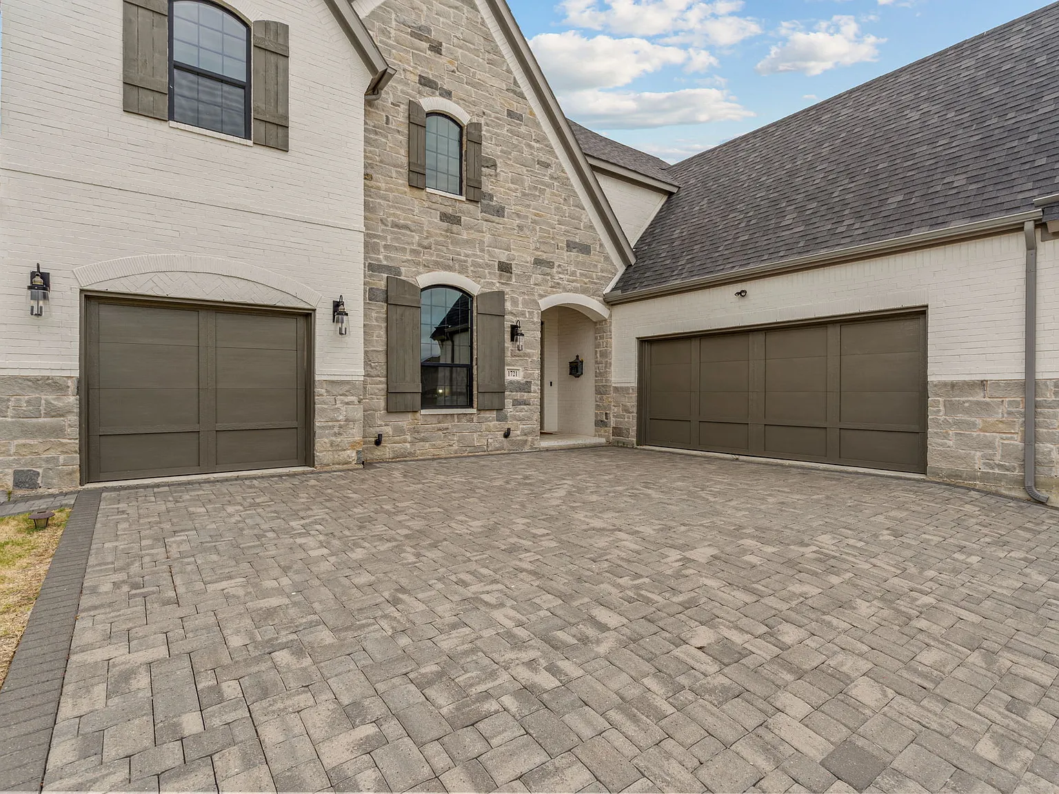 5 bed, 5.5 bath, 4266 sqft, $5,900 — Photo 3