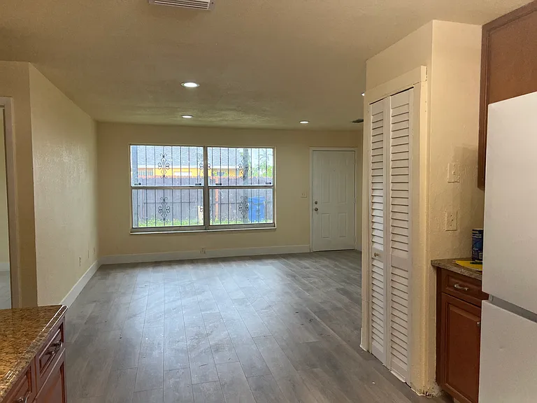 18041 NW 40th Pl — Photo 3
