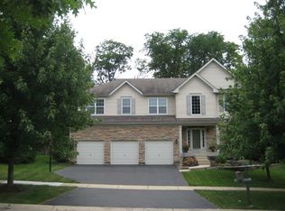 813 Hartford Ln, Bolingbrook, IL 60440