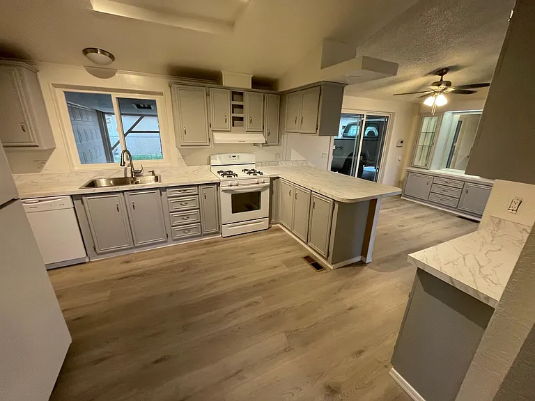 5550 S Pearl St #1 — Photo 5