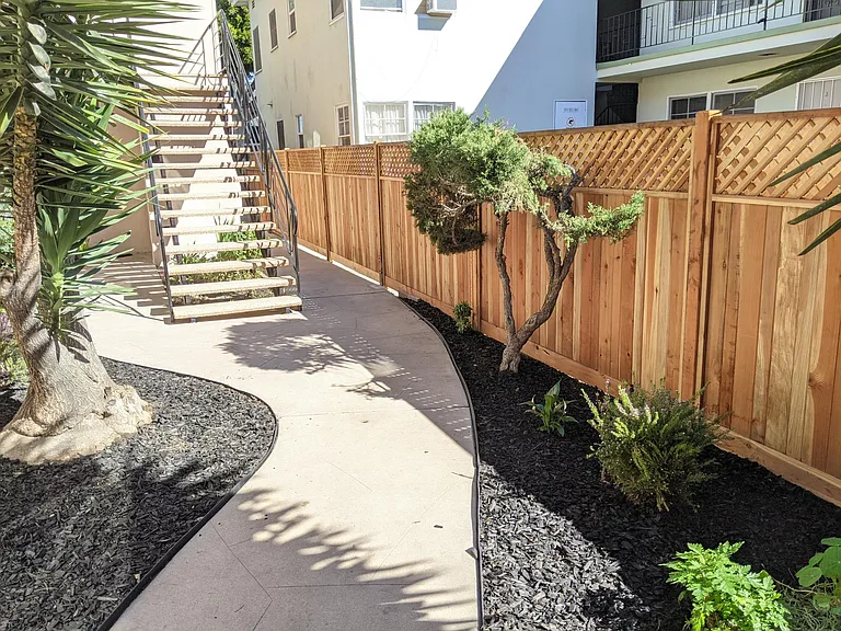 1028 E 3rd St #6 — Photo 7