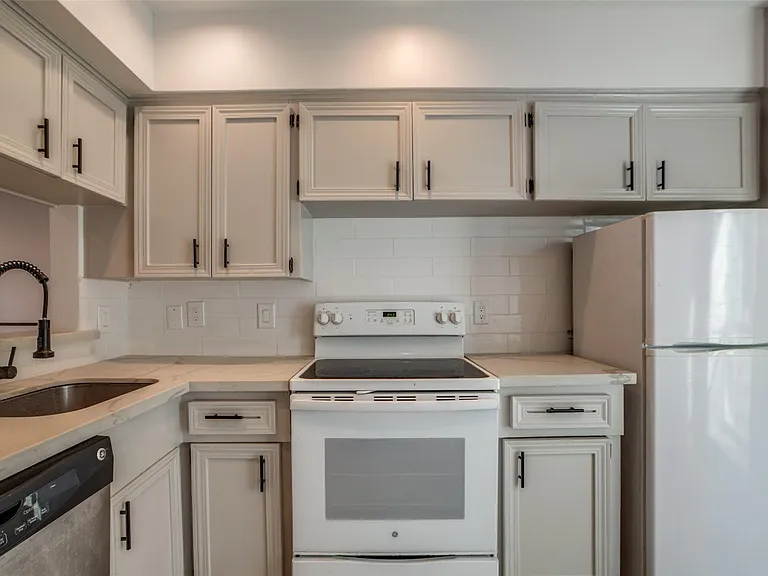 9025 Rue Cambon St #66 — Photo 14