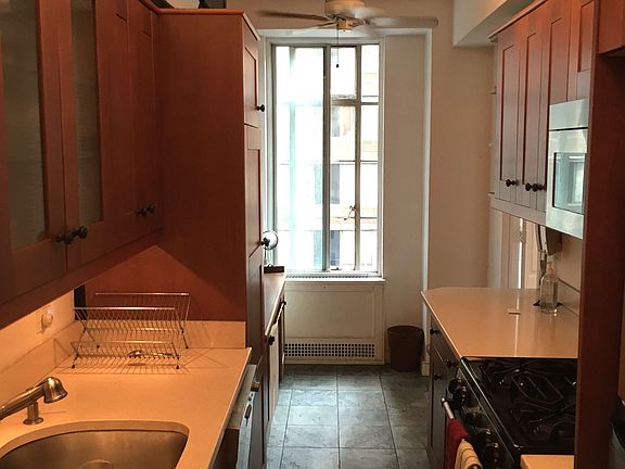 4th image of 333 W 56th St APT 4K
