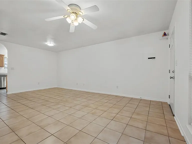 4219 NW 30th Ter — Photo 5