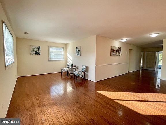 3rd image of 208 Crabb Ave