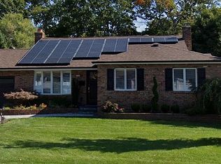 973 Gardiner Dr, Bay Shore, NY 11706