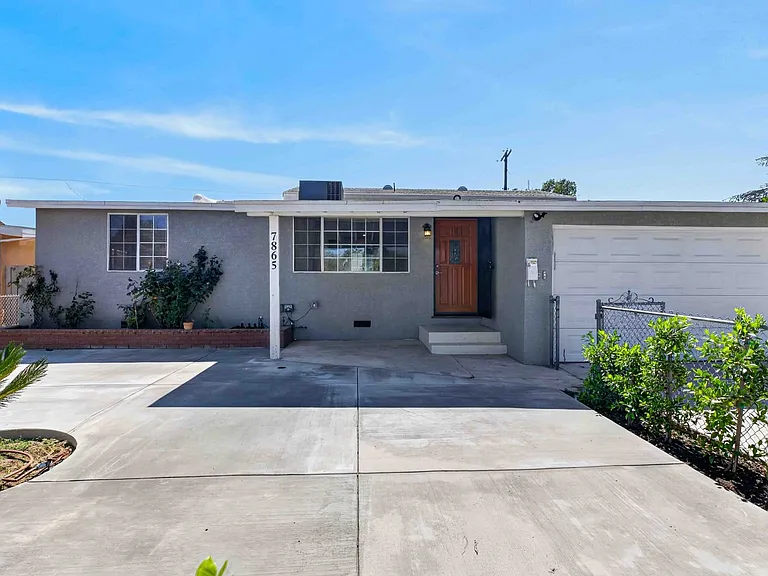 7865 Cantaloupe Ave — Photo 2