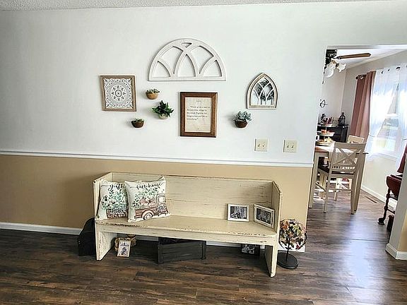4th image of 807 Country View Dr
