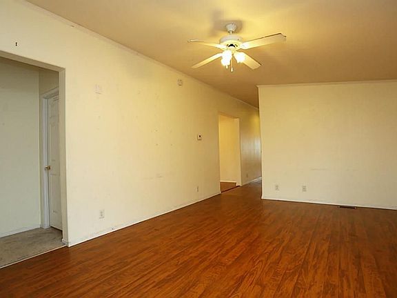 2nd image of 10003 Elderberry Park Ln