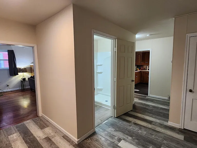 407 W High St — Photo 8