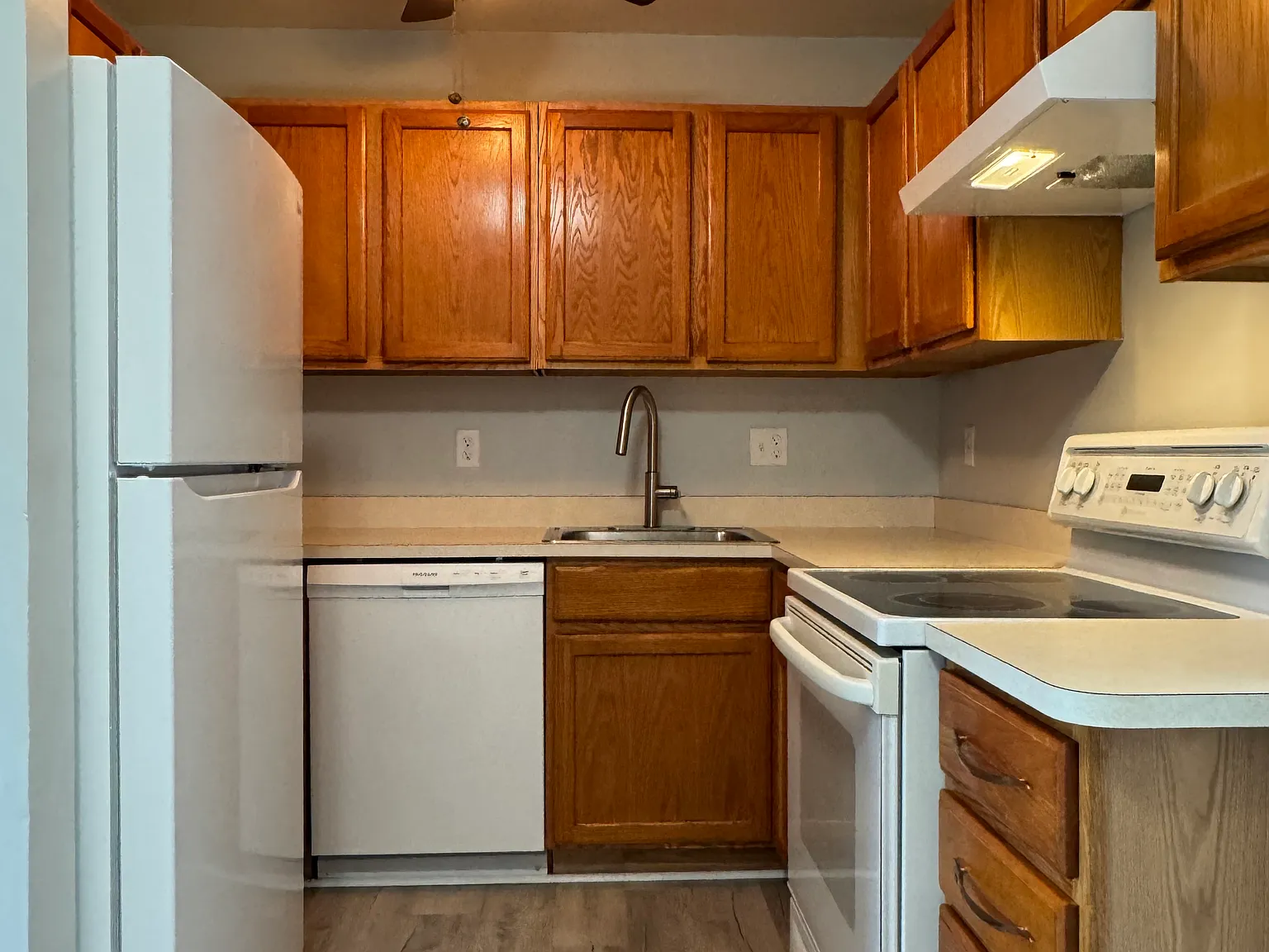 2 bed, 1.5 bath, 1120 sqft, $1,300 — Photo 3