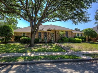 1406 Camelot Ln, Rowlett, TX 75088