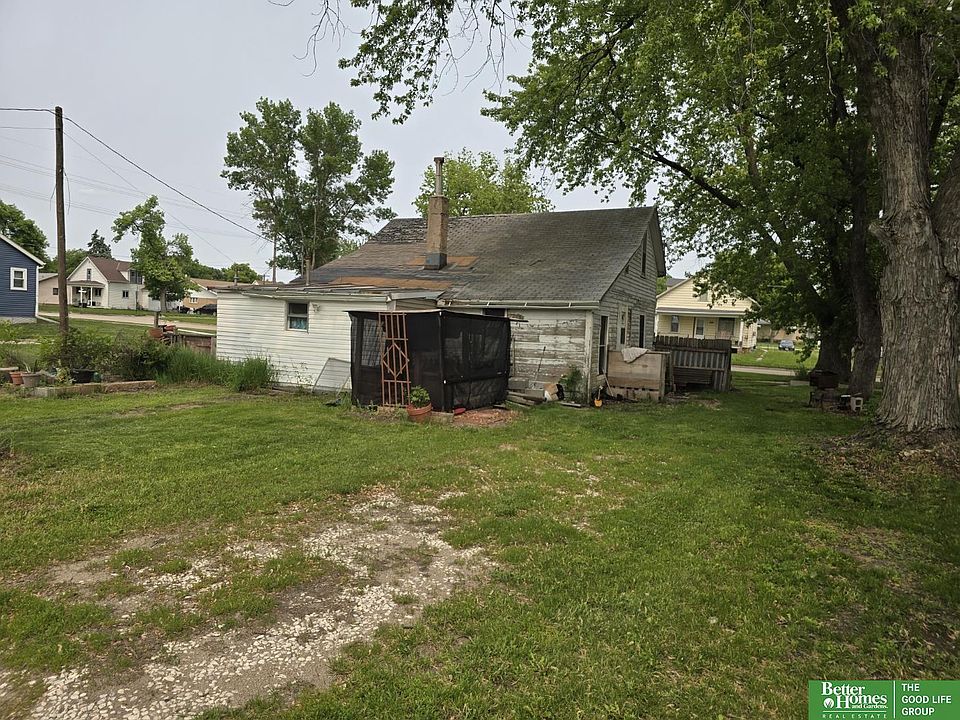 2nd image of 609 2nd St