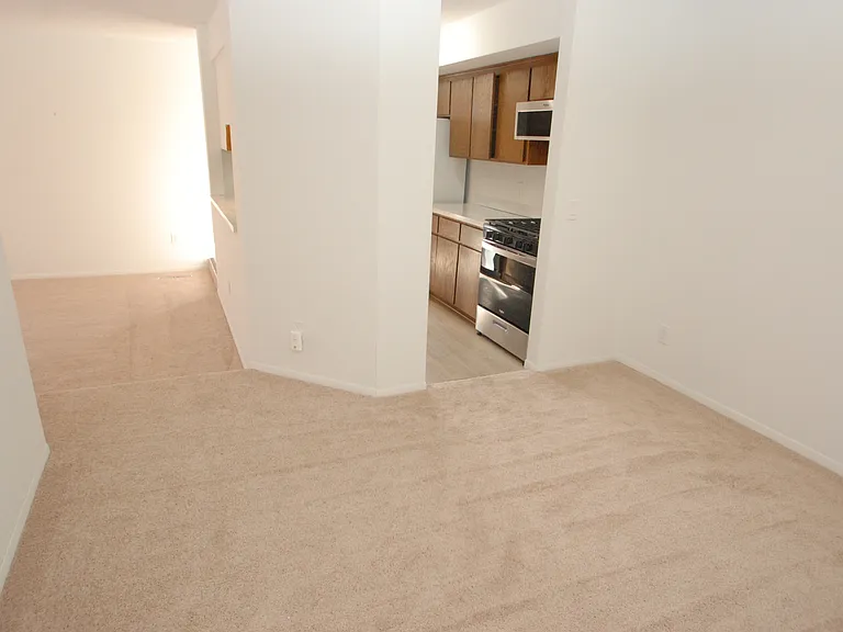 1844 Zanzibar Ln N — Photo 11