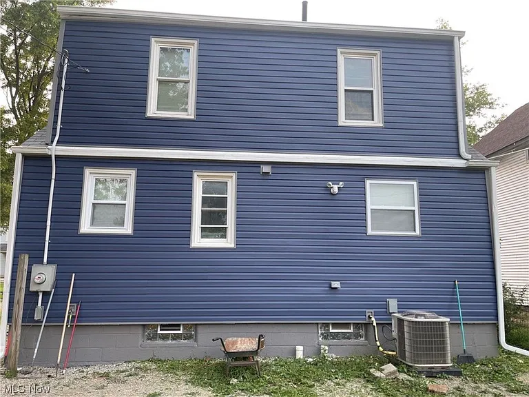 320 Winckles St — Photo 1