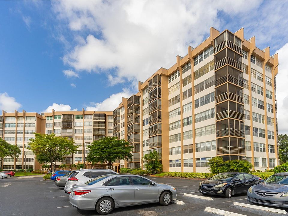 1st image of 1000 Saint Charles Place #612