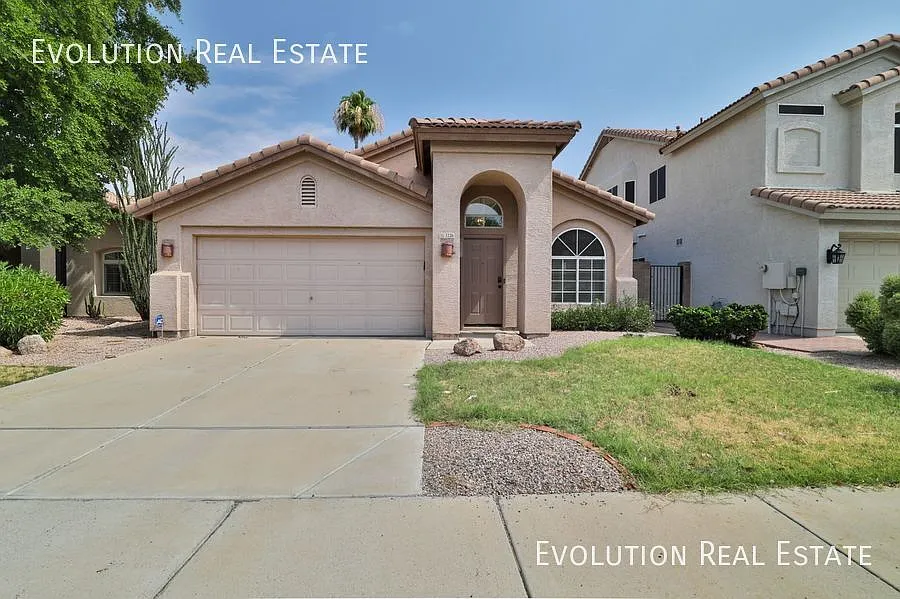 Move in ready - 3bd/2ba/2cg - No deposit move in option — Photo 2