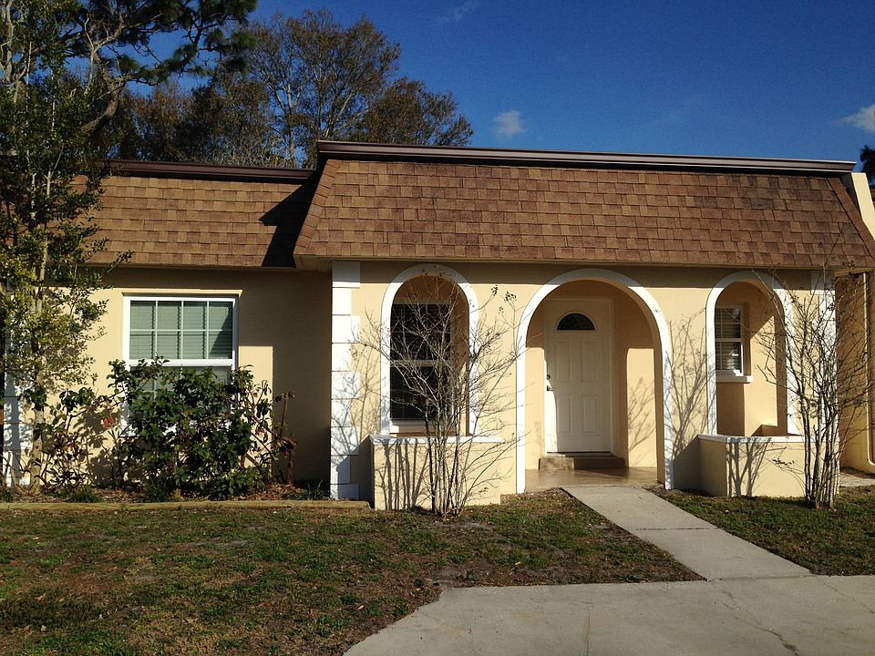 Freshly painted end villa