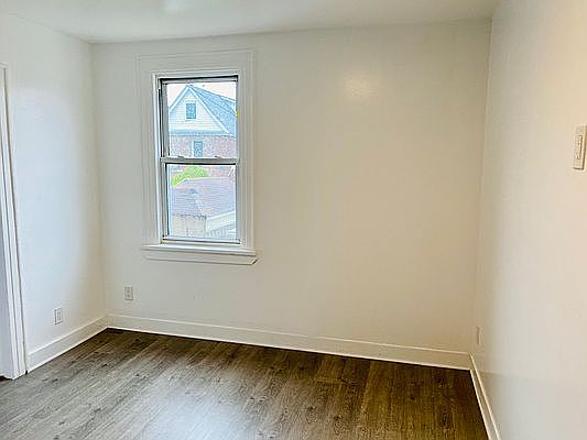 5th image of 147-29 Ferndale Ave #2