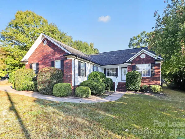 221 Parallel Dr, Harrisburg, NC 28075