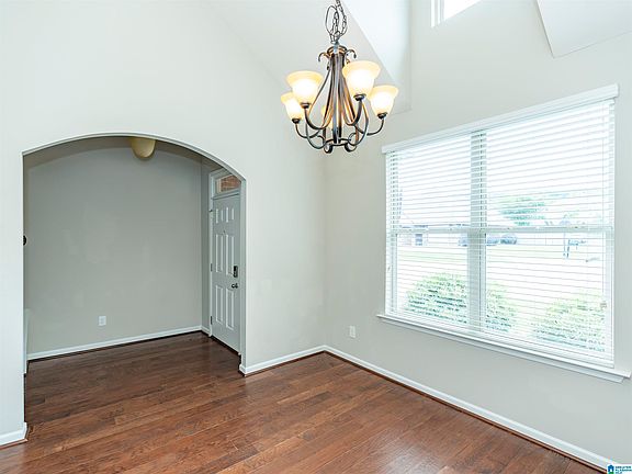 4th image of 291 Creekside Ln