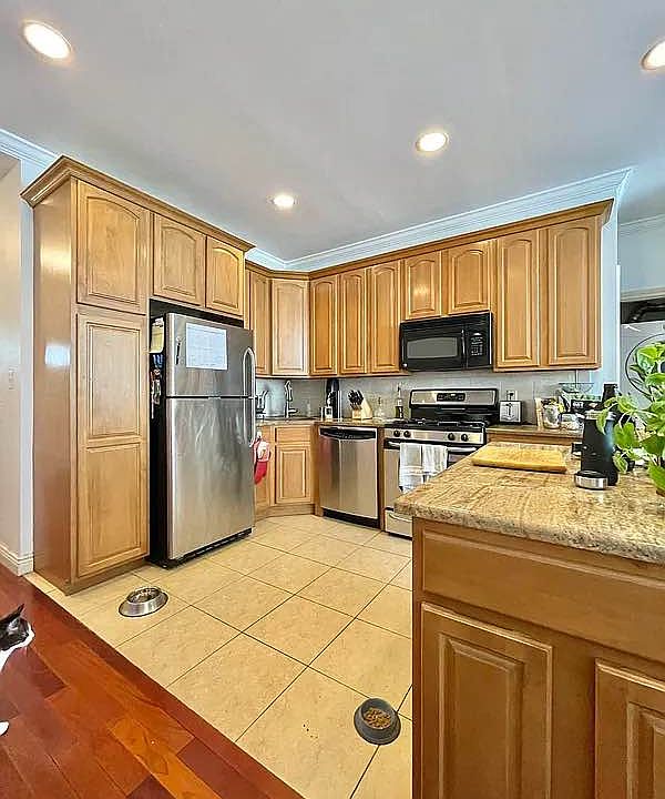 2nd image of 804 5th Ave #4