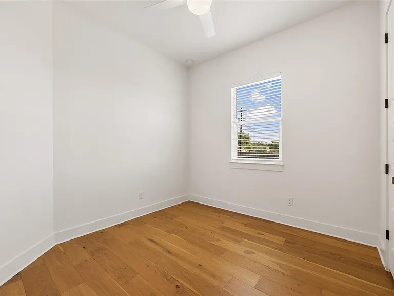 308 E 19th 1/2 St #308 — Photo 18