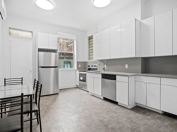 3rd image of 257 W 19th St Floor 2