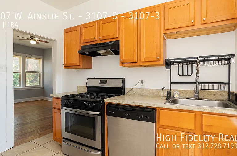 3107 W Ainslie St #3 — Photo 2