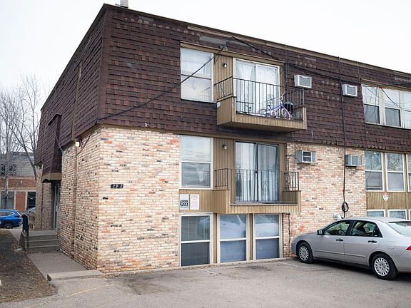 2nd image of 2912 Harriet Ave APT 103