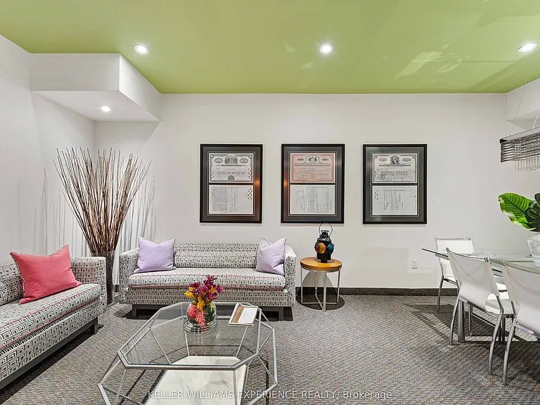 720 Yonge St #307 — Photo 6