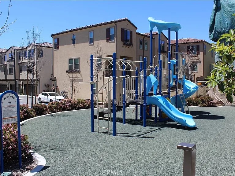 18373 Iris Ln #18373 — Photo 2