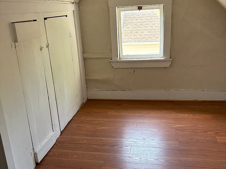 225 Whiting Ln — Photo 10