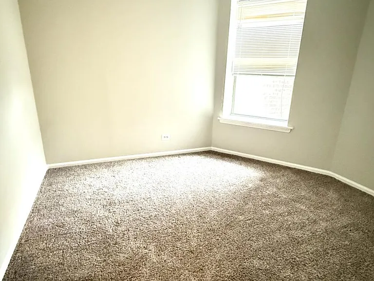 6143 S Woodlawn Ave #1 — Photo 3