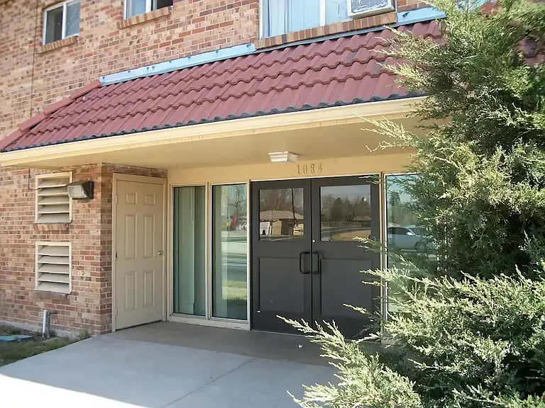 Falcon Apartments — Photo 14