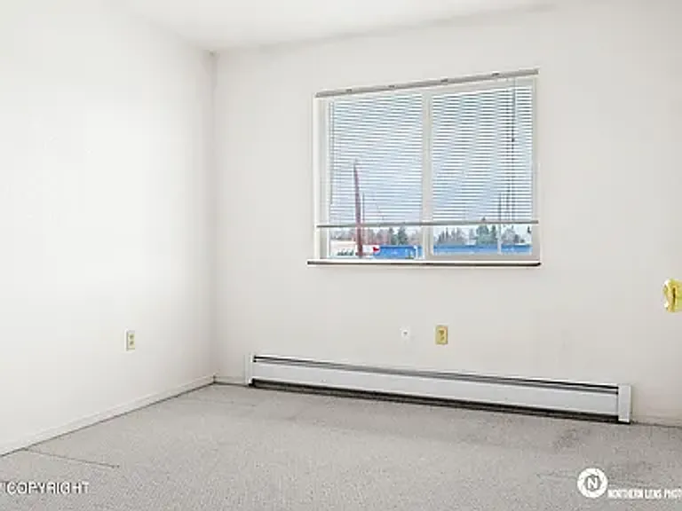 528 State St — Photo 17