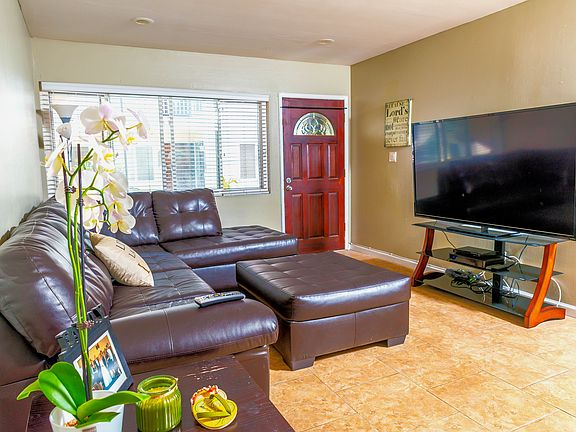 3rd image of 2035 Oliver Ave