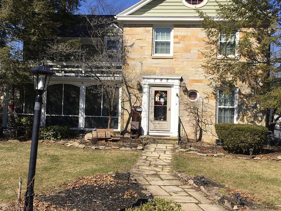 2nd image of 142 College Ave