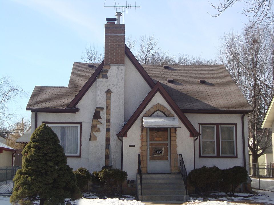 Stucco tudor three houses off the creek!