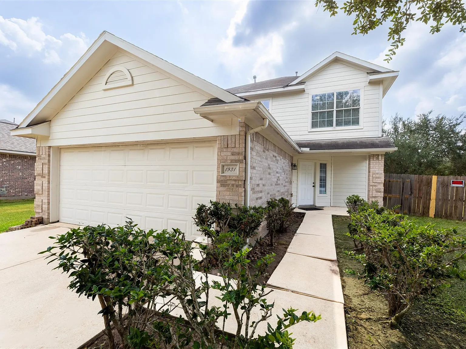 3 bed, 2.5 bath, 1675 sqft, $2,150 — Photo 1