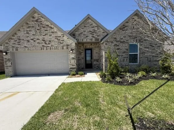1302 W Shepard Dr, Dayton, TX 77535