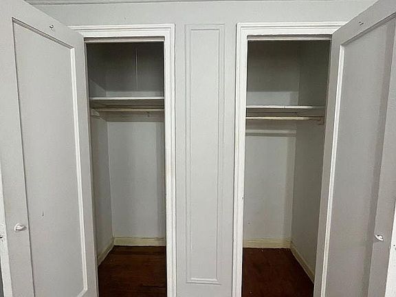 3rd image of 655 Pelham Pkwy N APT 4A