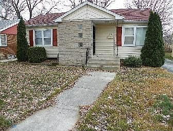 1st image of 713 E 157th St