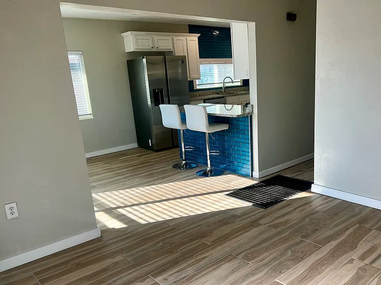 915 Iron Ave SW — Photo 2
