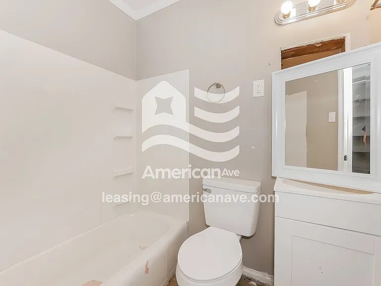 1447666_014_wm_-_bathroom_12979494.jpg