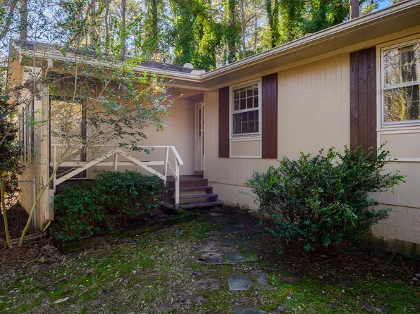 34 S Circle Dr, Chapel Hill, NC 27516