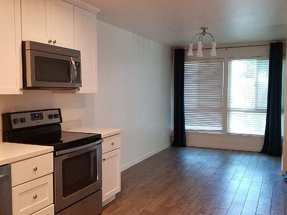 2nd image of 2602 Parkway
